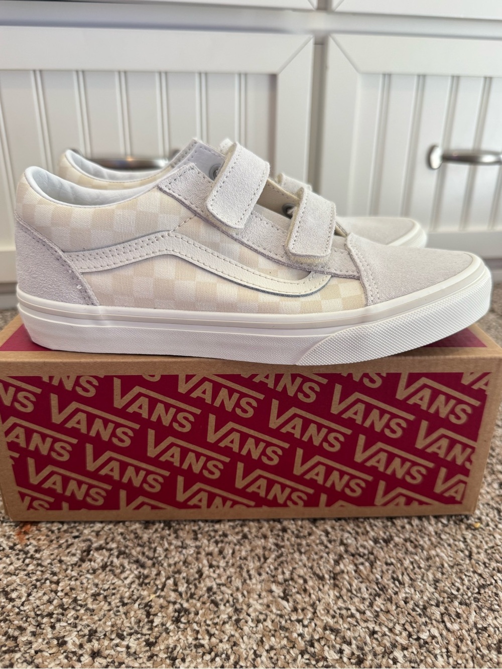 New Vans Big Kids Old Skool V Checkerboard Velcro Sneakers size 5